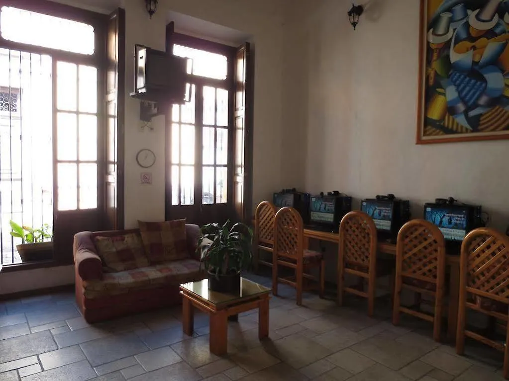 Hotel Meson De Carolina Querétaro 2*,